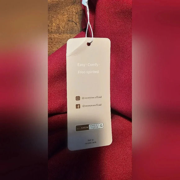 EMERY ROSE Solid Scallop Trim Sleeveless Polyester Blouse Burgundy Size XL NWT - Picture 8 of 11